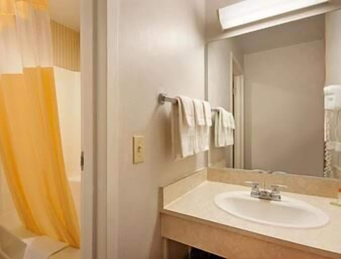 Days Inn By Wyndham Chambersburg Esterno foto