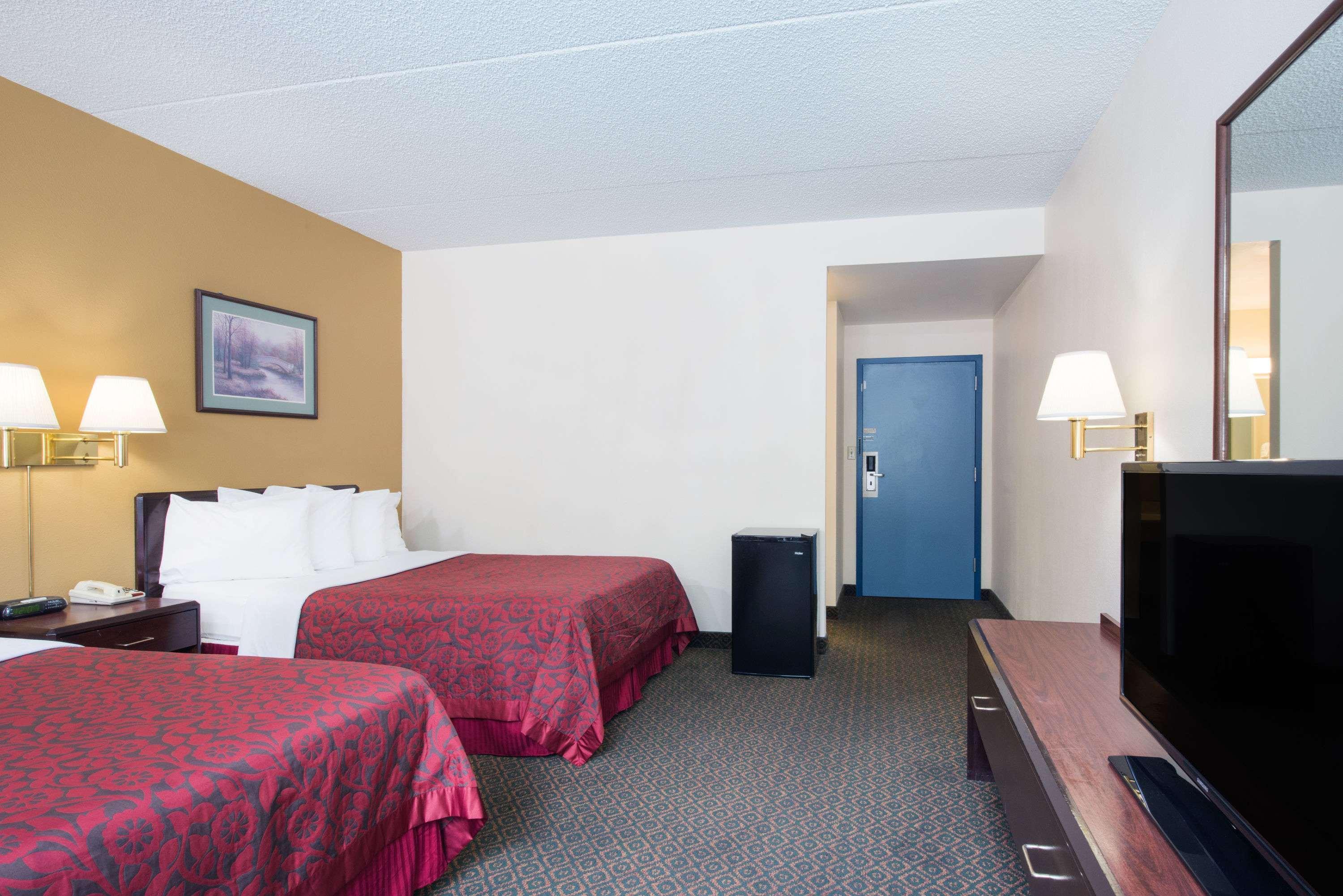 Days Inn By Wyndham Chambersburg Esterno foto