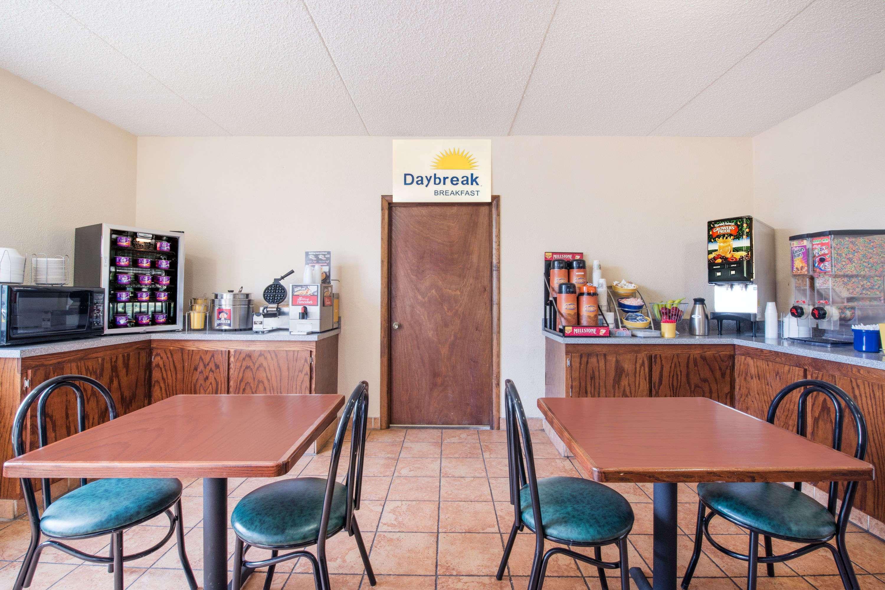 Days Inn By Wyndham Chambersburg Esterno foto
